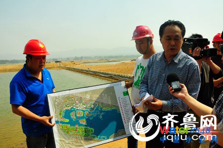 沂源縣田莊水庫管理處負(fù)責(zé)人介紹濕地項目建設(shè)情況